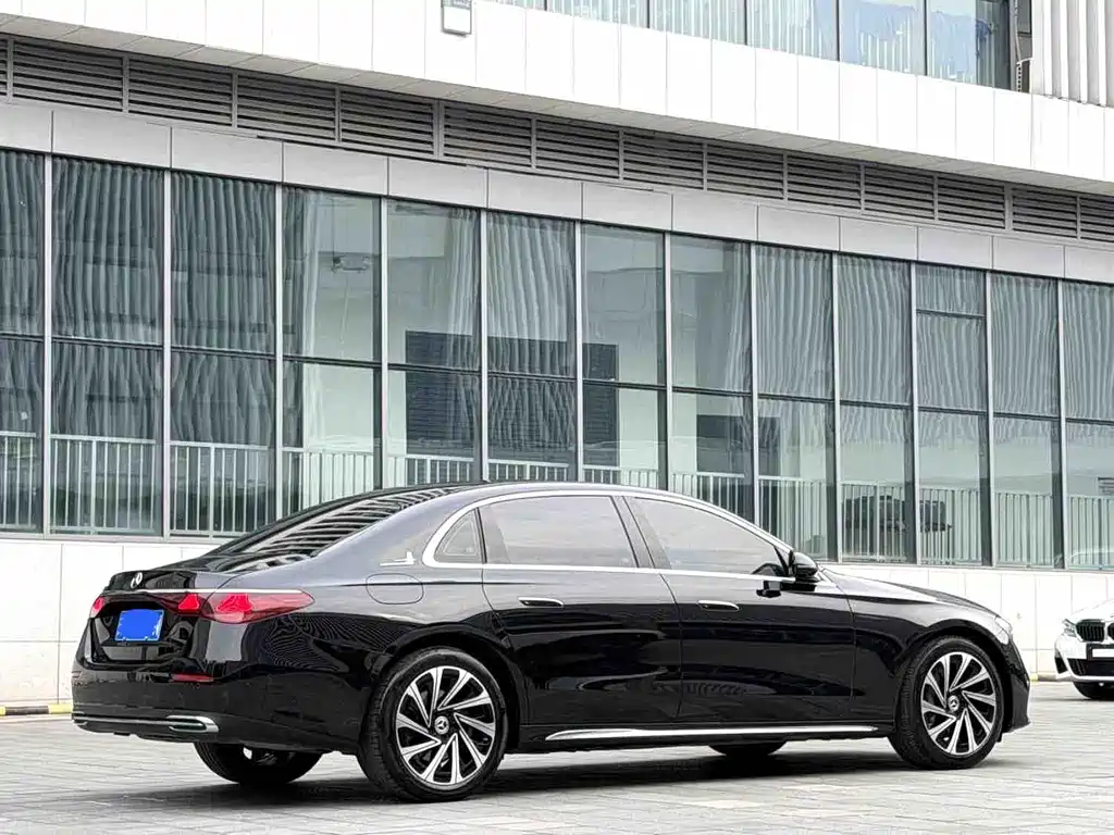 Mercedes-Benz E-Class — миниатюра 7