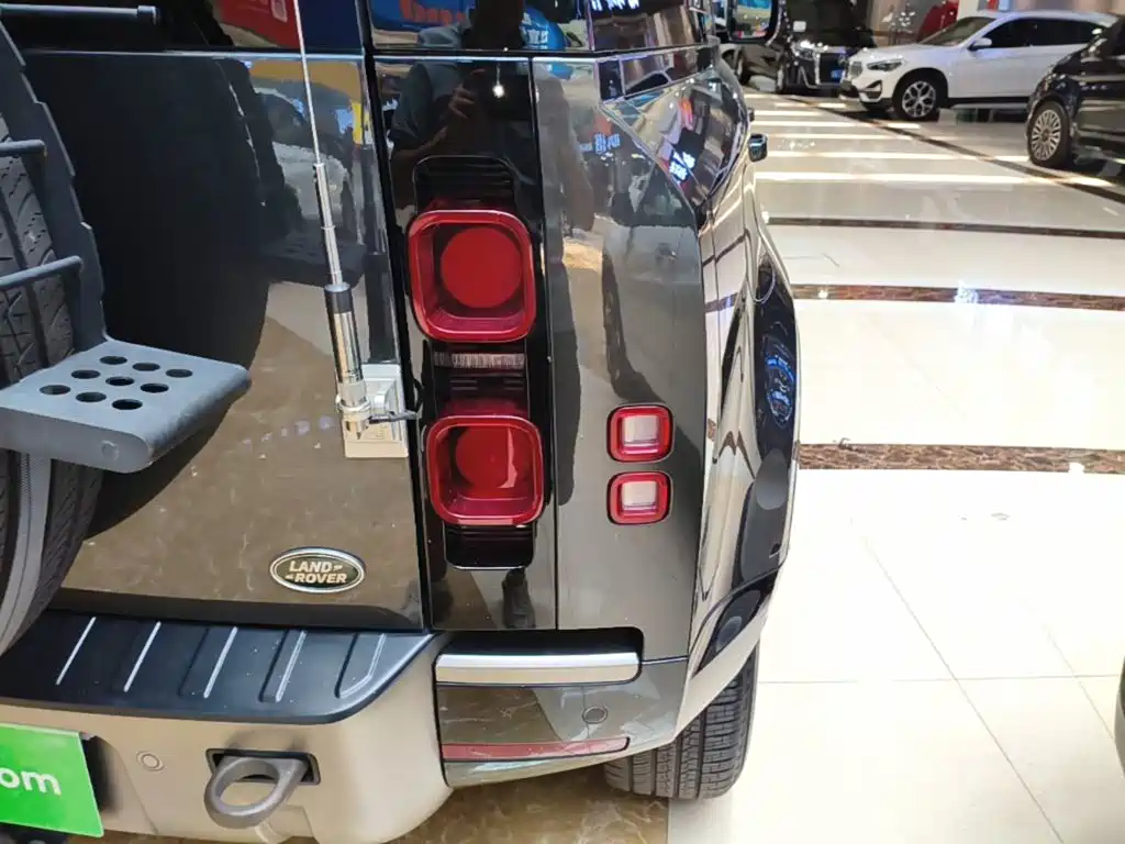 Land Rover Land Rover Defender 2023 110 3.0T P400 X-DYNAMIC HSE