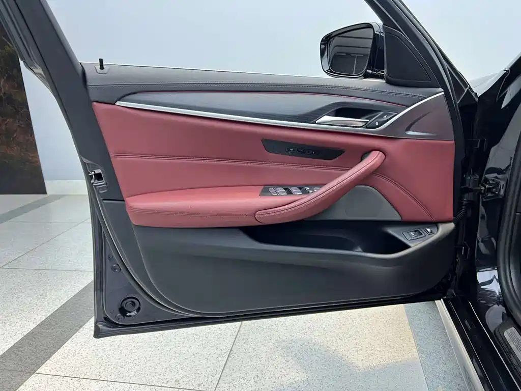 BMW 5 Series New Energy — миниатюра 12