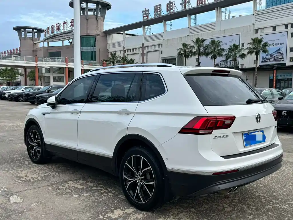 Volkswagen Tiguan L L 2020 330TSI AT Luxury VI