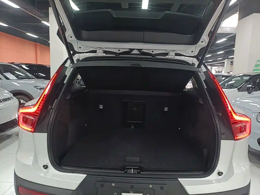 Volvo XC40 NEV — миниатюра 19