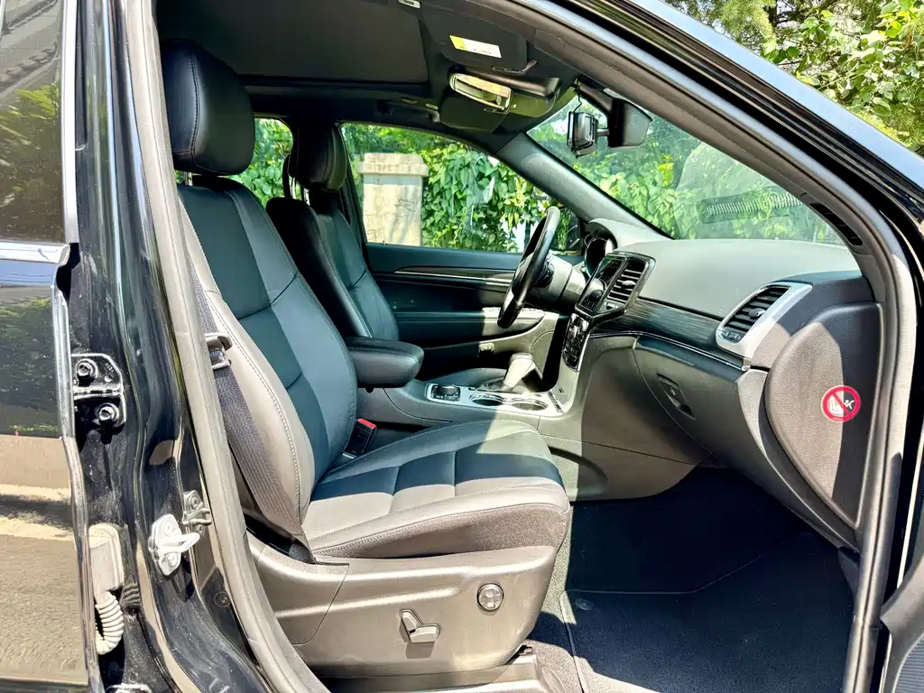 Jeep Grand Cherokee (Import) — миниатюра 20