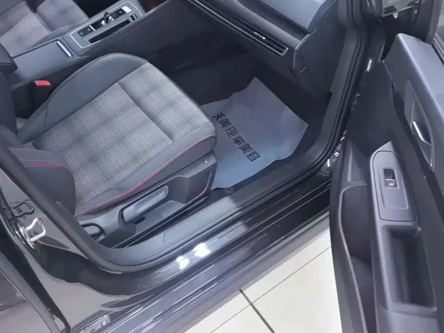 Volkswagen Golf GTI — миниатюра 8