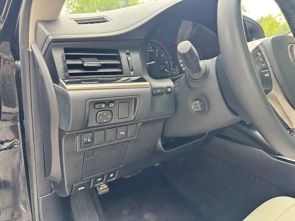 Lexus ES — миниатюра 7