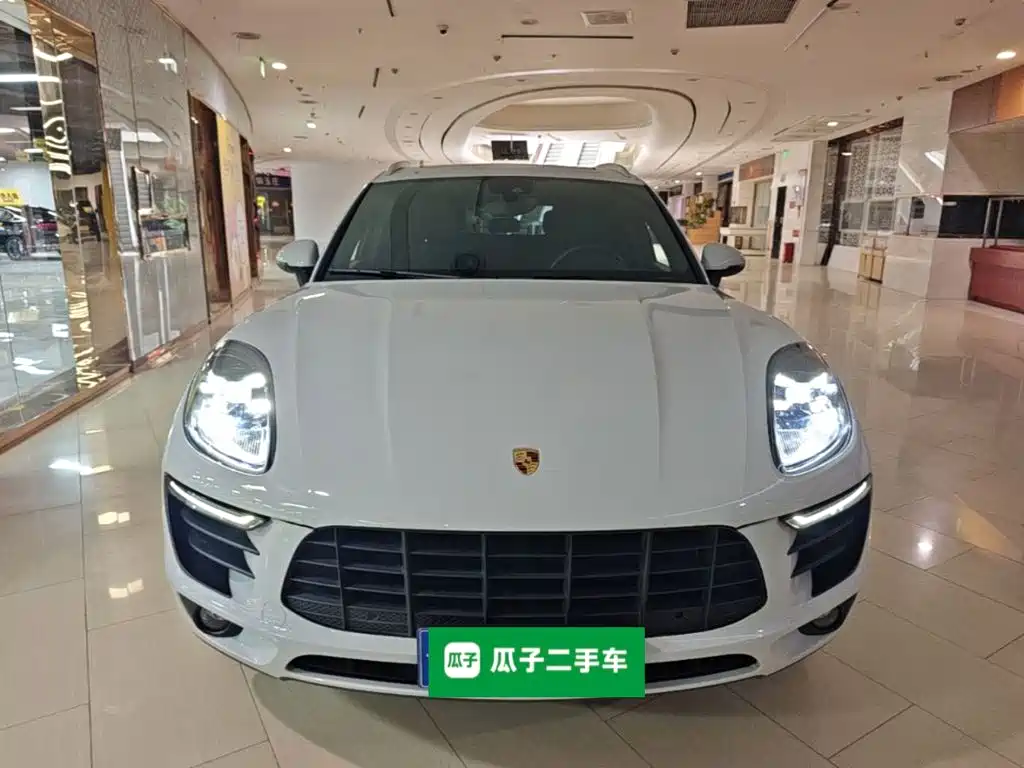 Porsche Macan — миниатюра 3