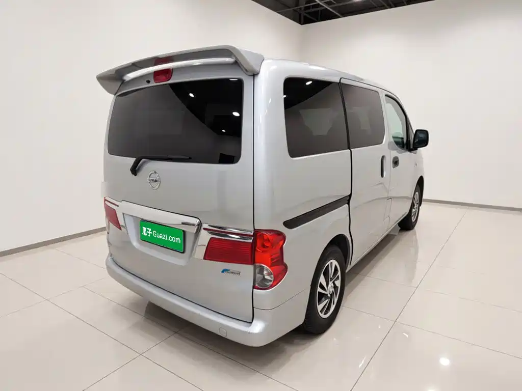 Nissan NV200 — миниатюра 4
