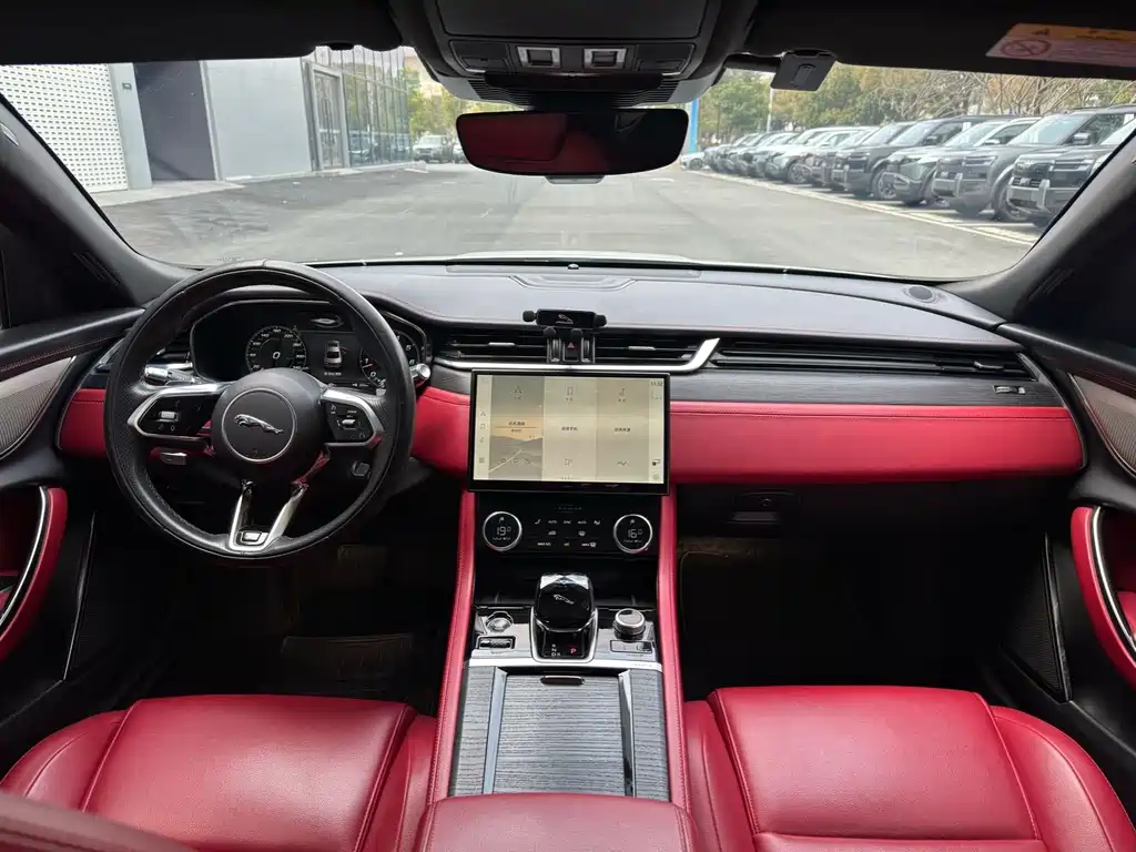 Jaguar XFL — миниатюра 4