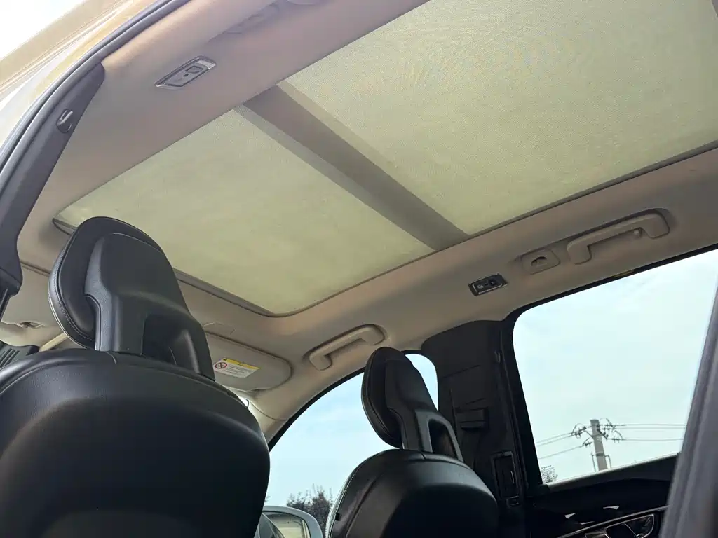 Volvo XC90 2015 T6 5 мест