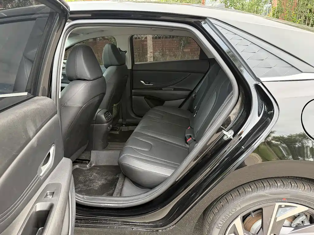 Hyundai Elantra — миниатюра 12