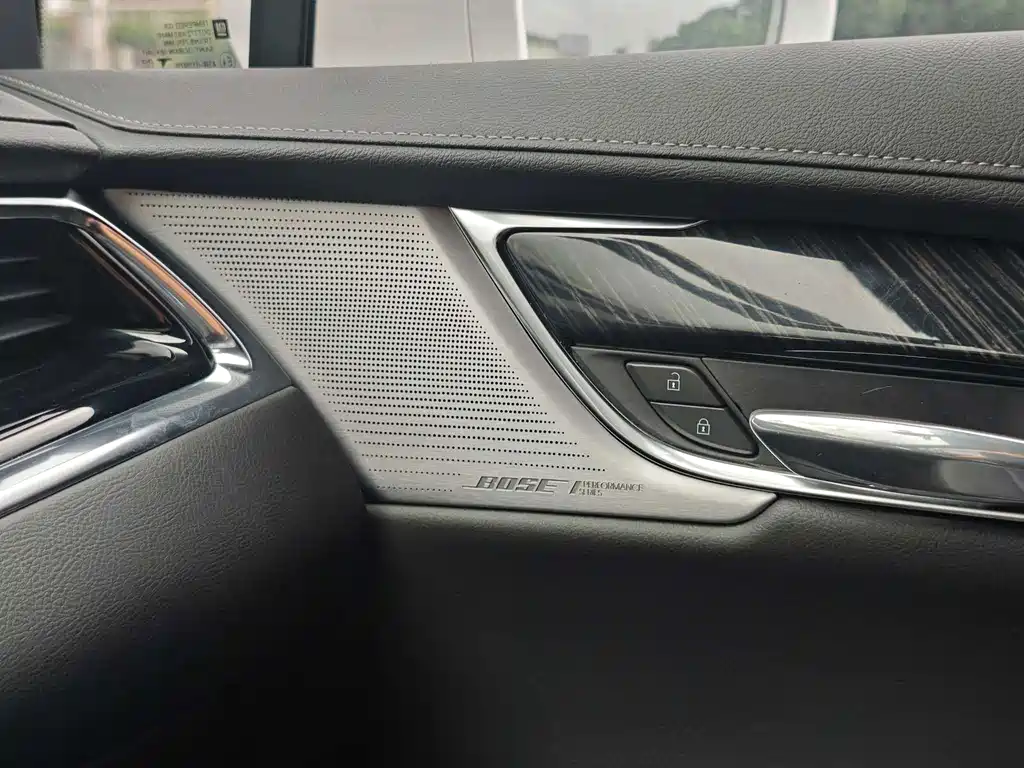 Cadillac XT6 — миниатюра 11