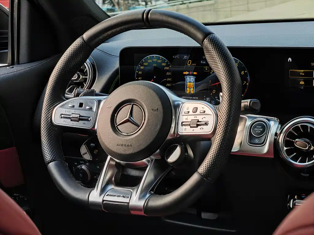 MERCEDES-BENZ GLB AMG