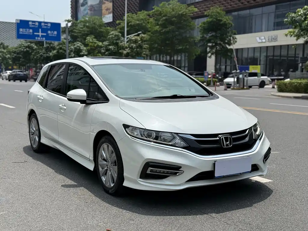 Honda Jade 2017 1.8L AT Comfort 6 мест