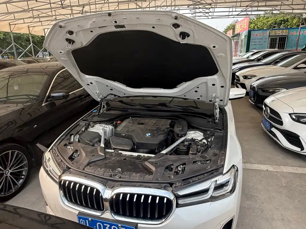 BMW 5 Series — миниатюра 11