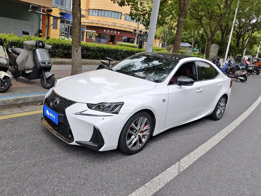 Lexus IS
