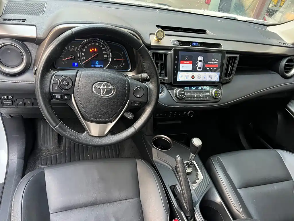 Toyota RAV4 — миниатюра 10