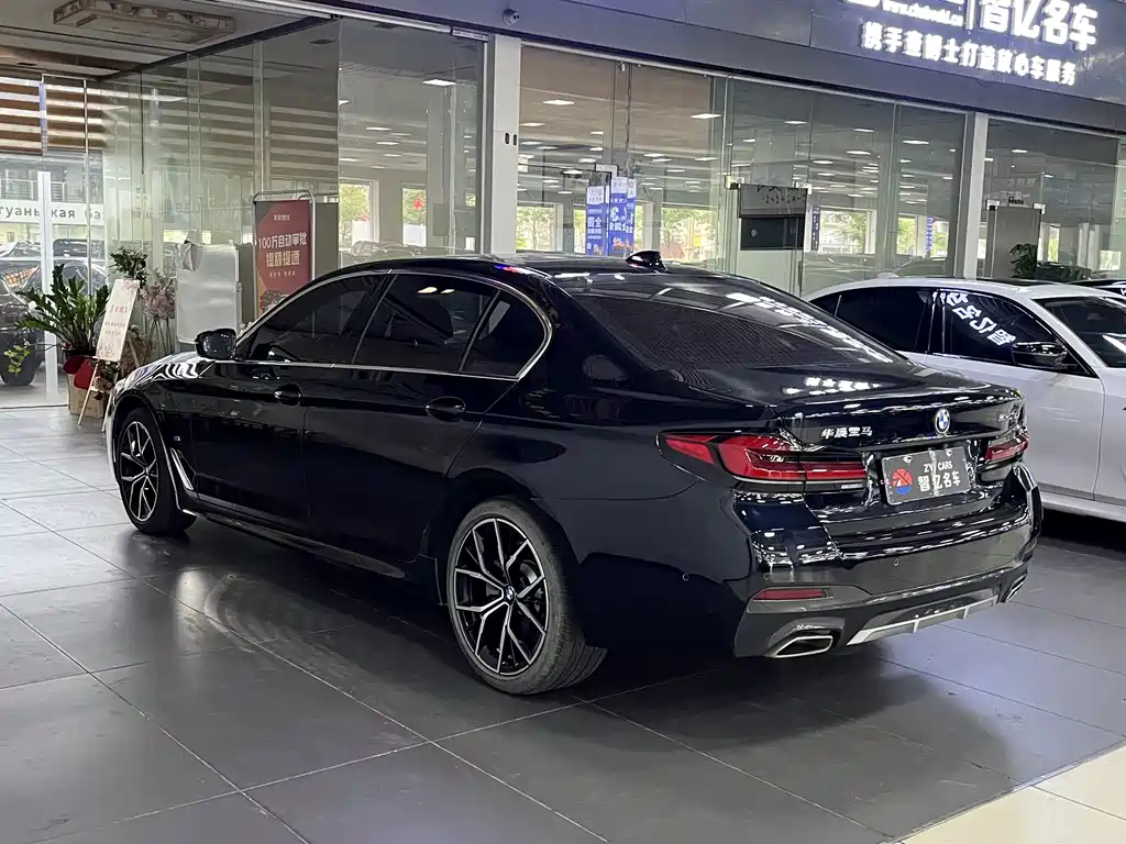 BMW 5 Series — миниатюра 9