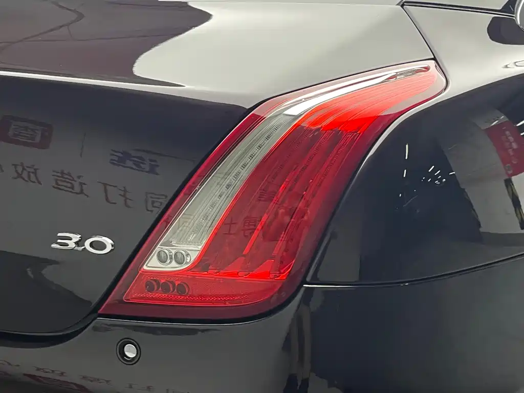 Jaguar XJ — миниатюра 7