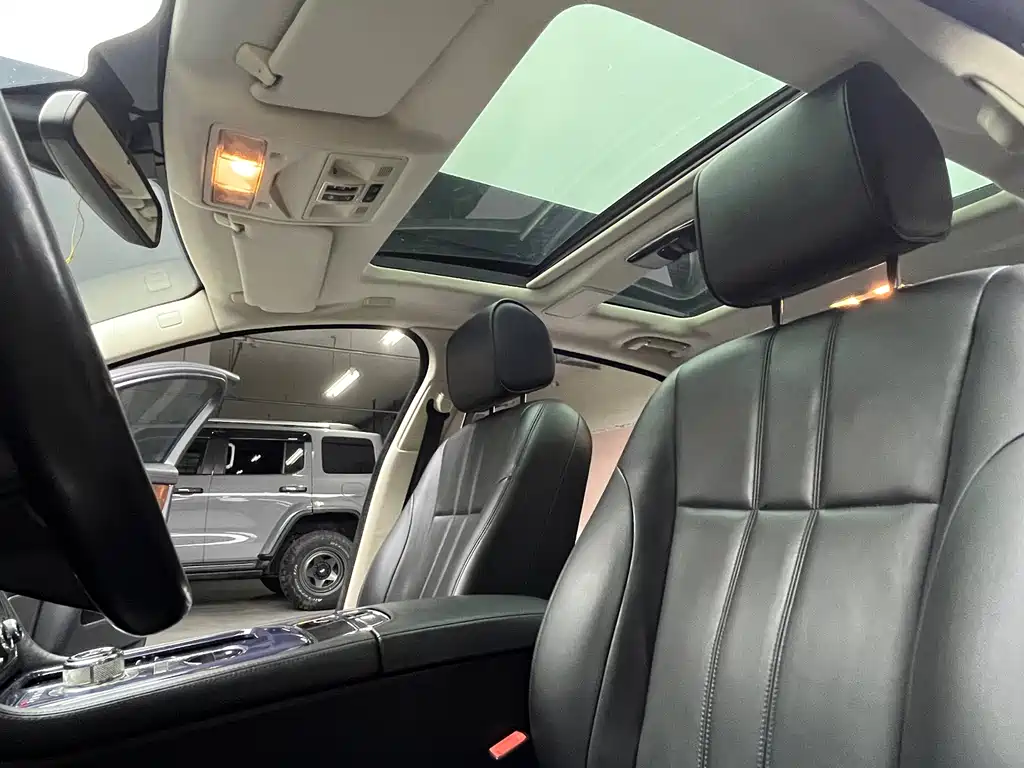 Jaguar XJ — миниатюра 10