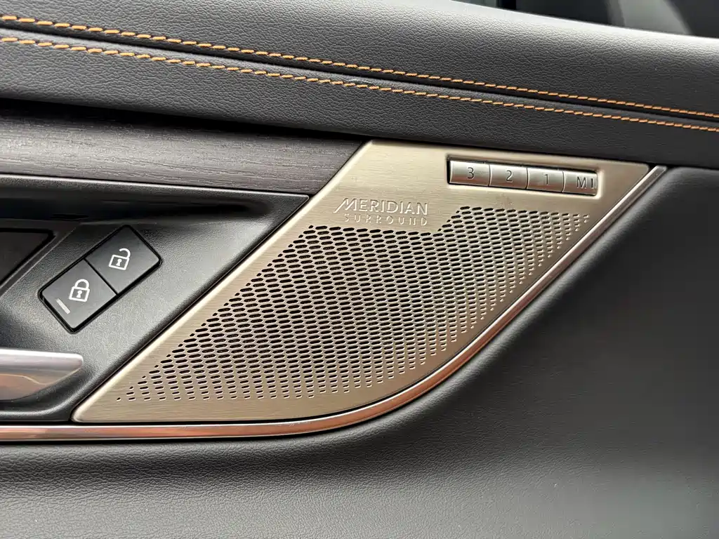 Jaguar XFL — миниатюра 8
