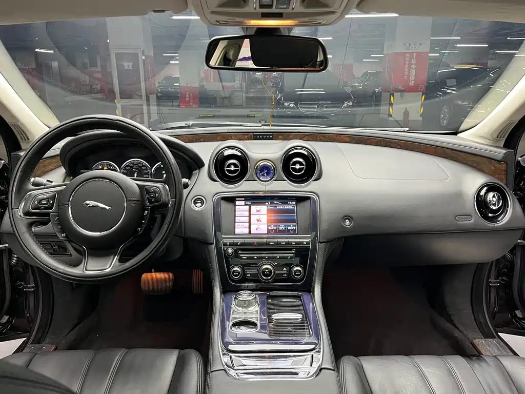 Jaguar XJ — миниатюра 31