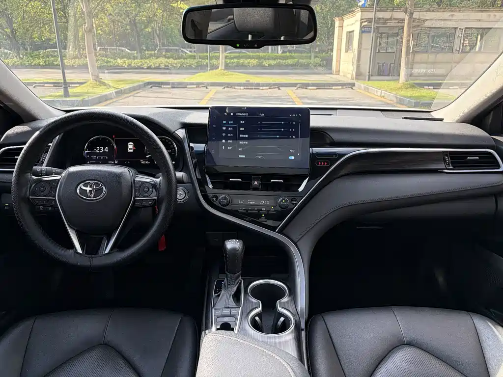 Toyota Camry — миниатюра 14