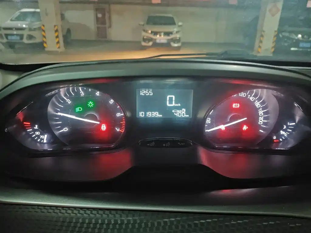 Peugeot 2008 2014 1.6L MT
