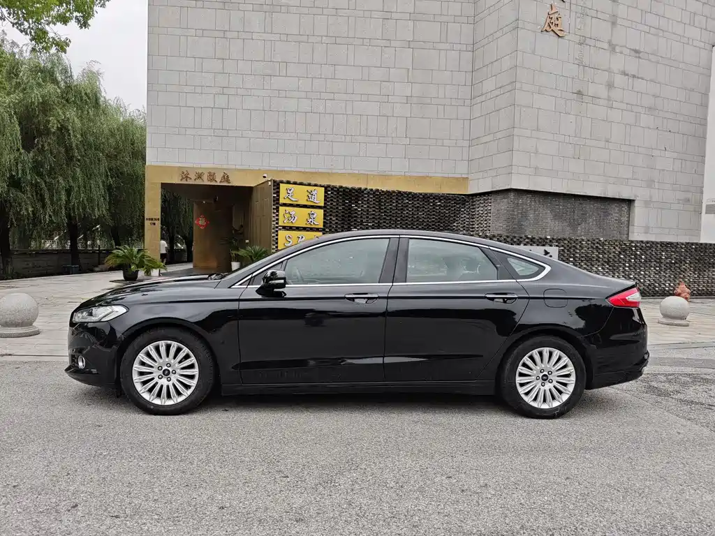Ford Mondeo 2013 2.0L GTDi200 Luxury