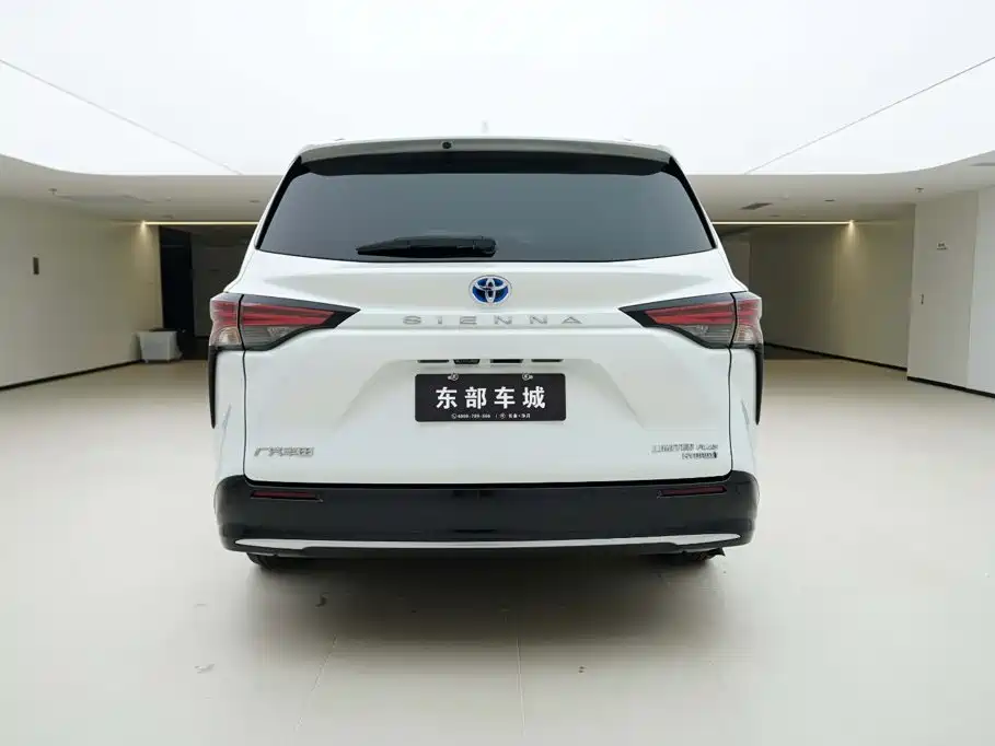 Toyota Sienna — миниатюра 4