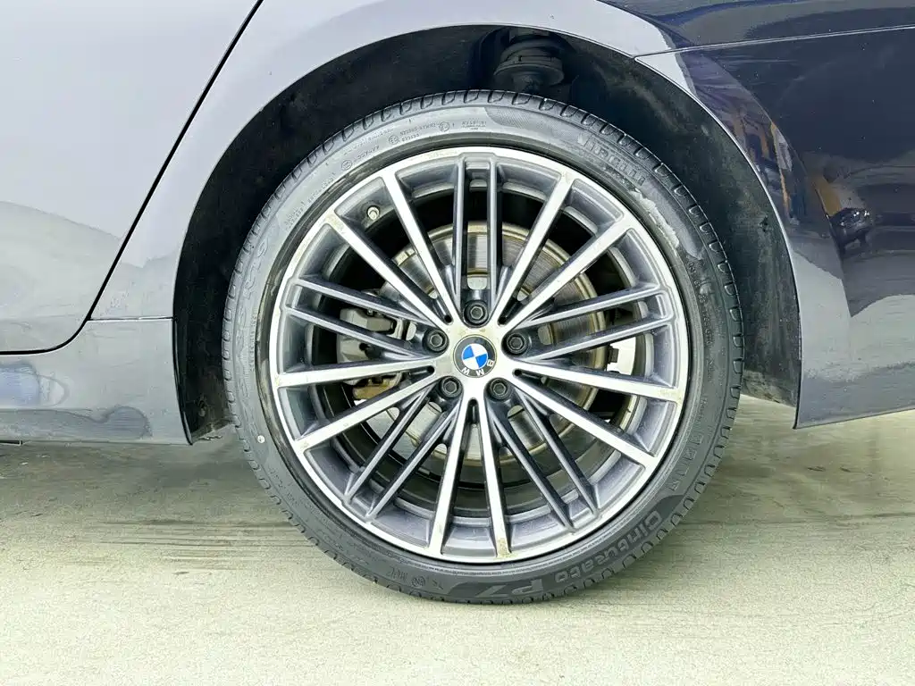 BMW 5 Series — миниатюра 24