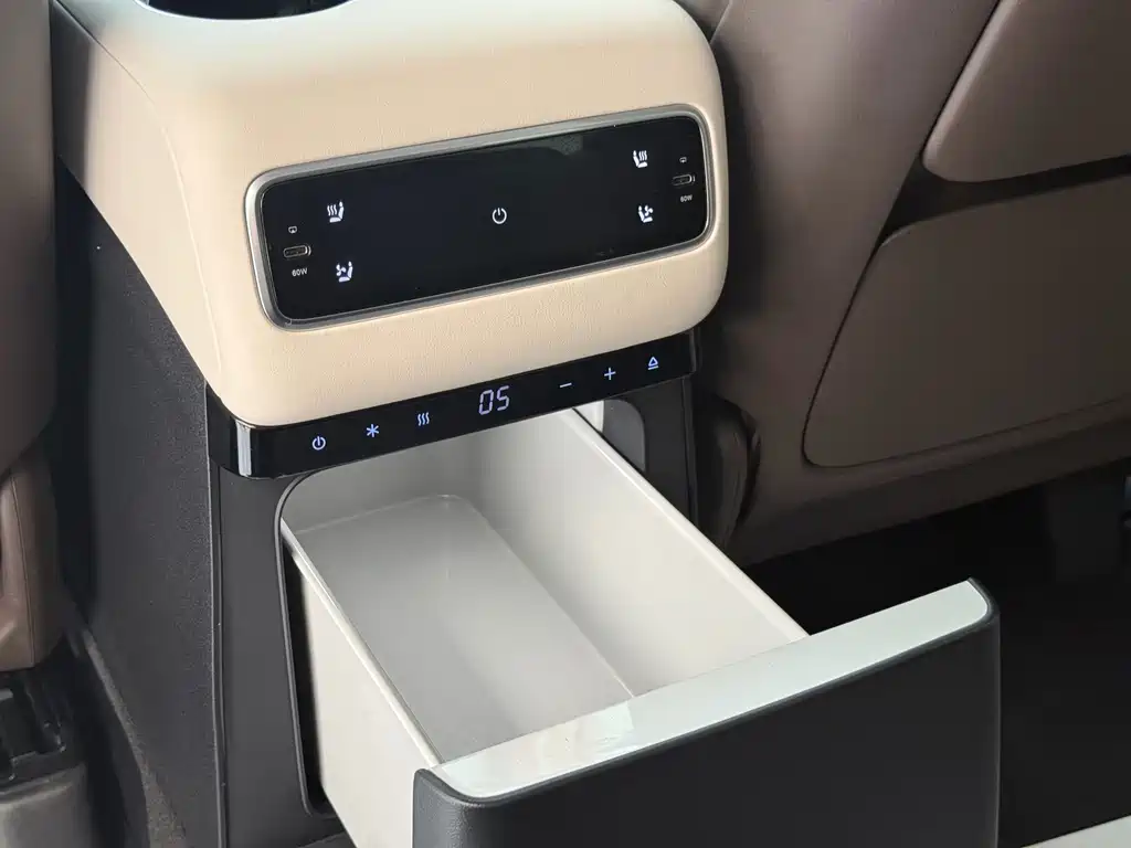 Li Auto Li MEGA — миниатюра 19