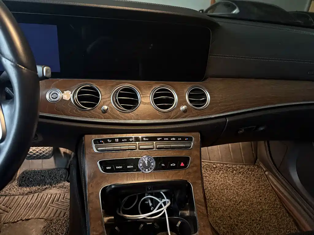 Mercedes-Benz E-Class — миниатюра 6