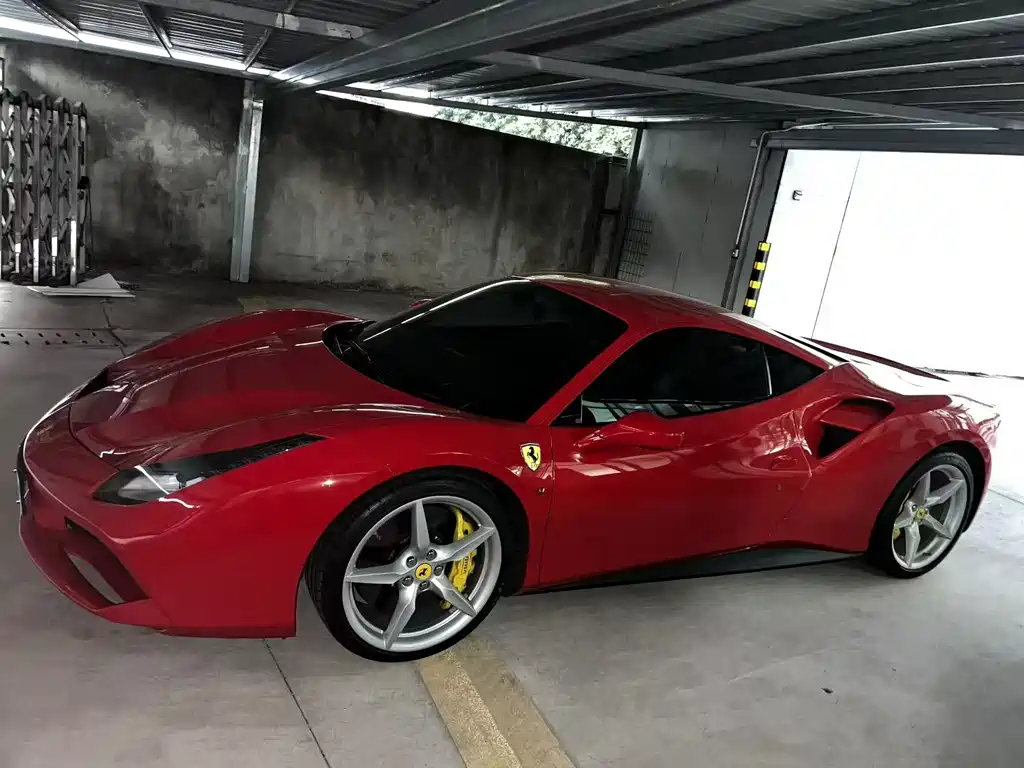 FERRARI 488