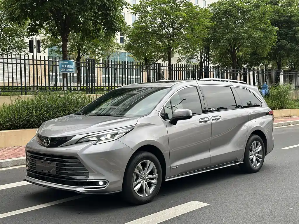 Toyota Sienna 2025