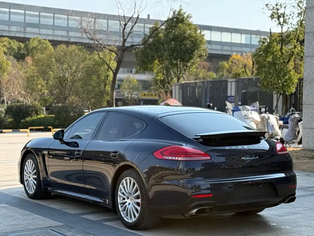 PORSCHE PANAMERA