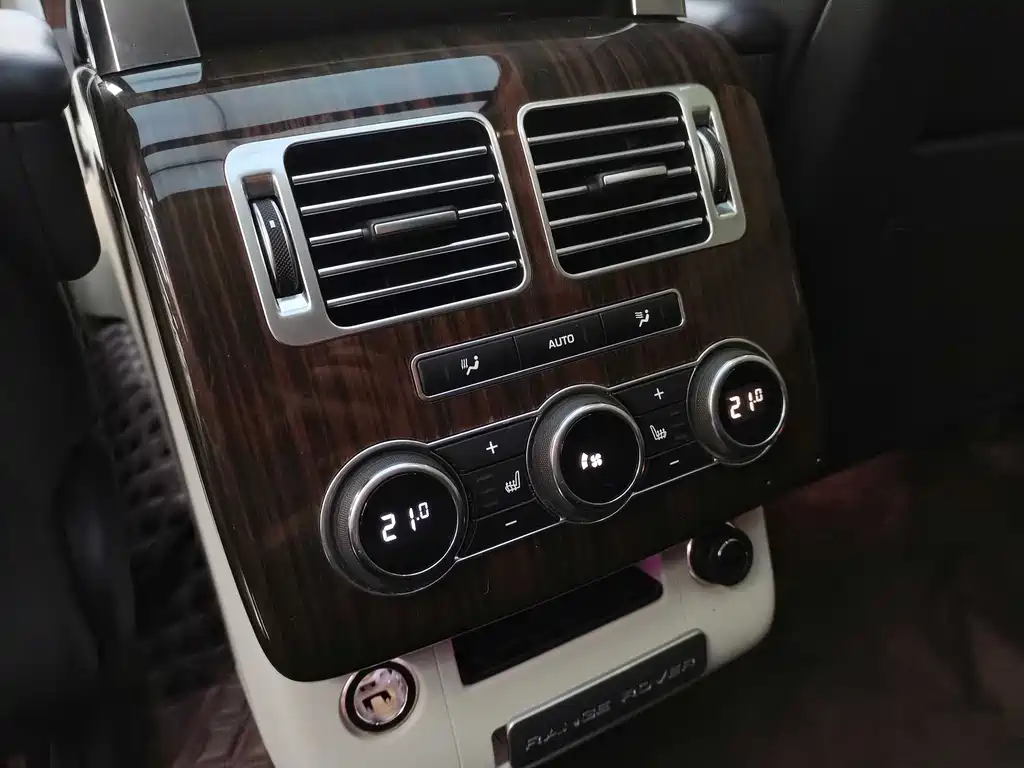 Land Rover Range Rover — миниатюра 17