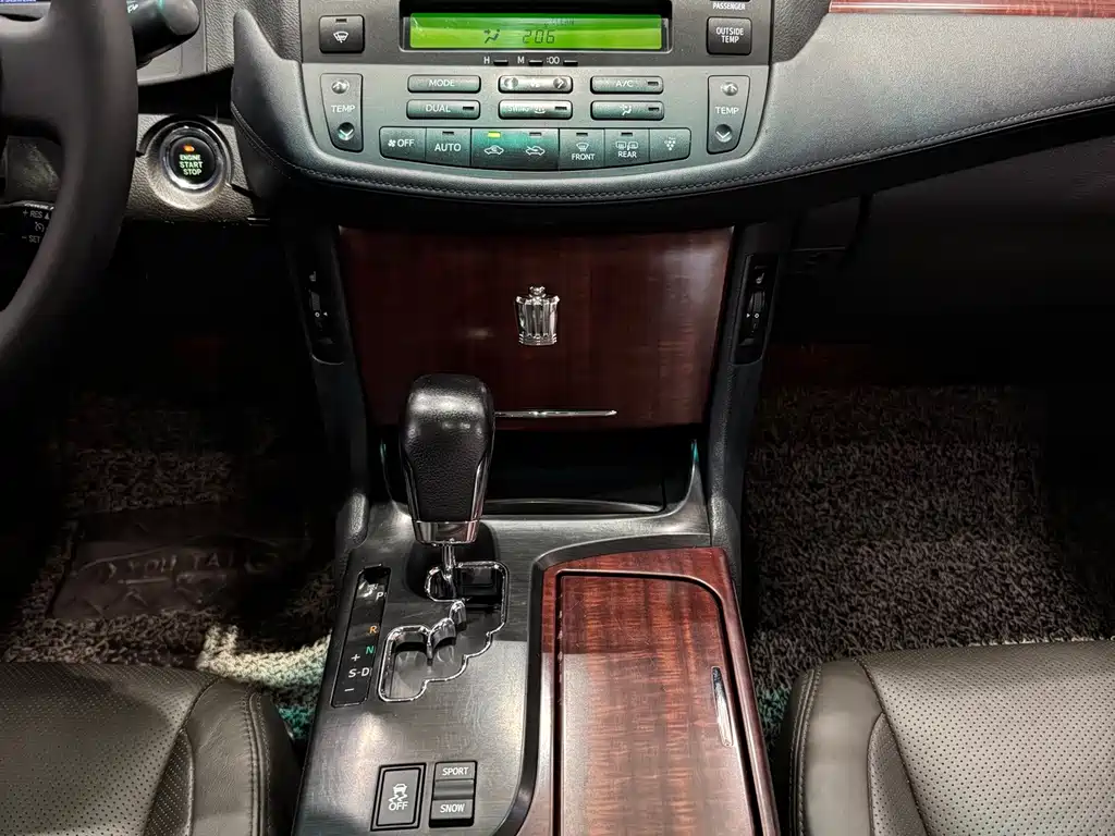 Toyota Crown — миниатюра 13