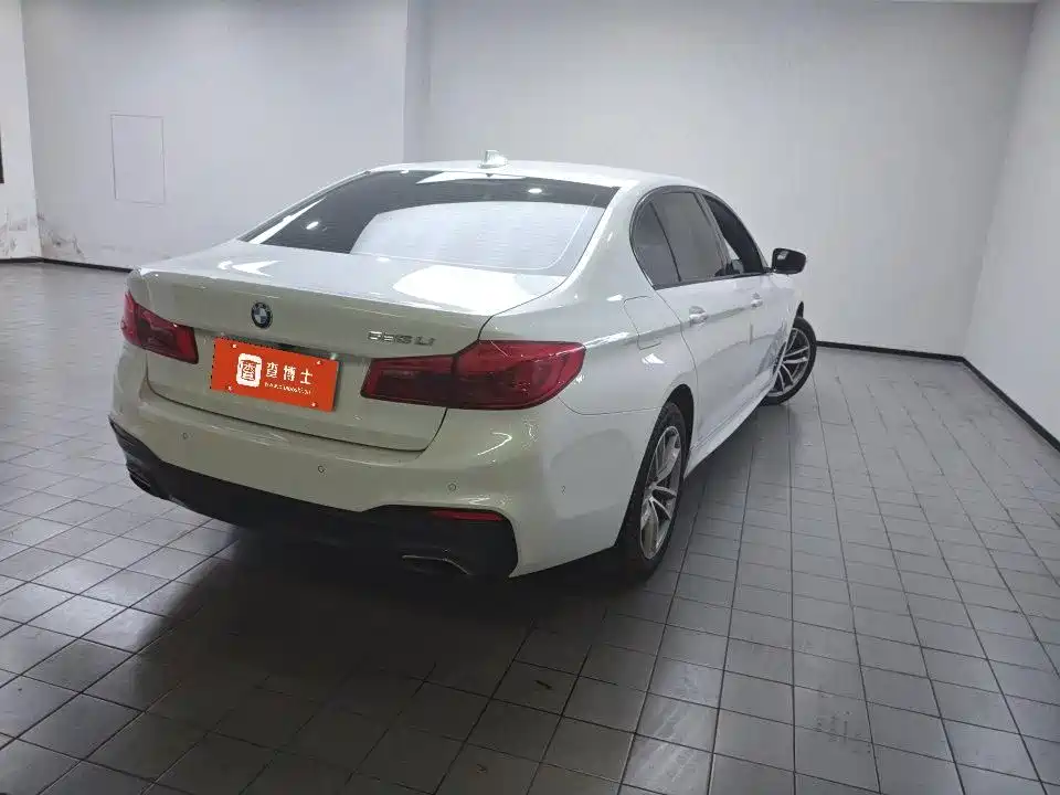 BMW 5 Series — миниатюра 9