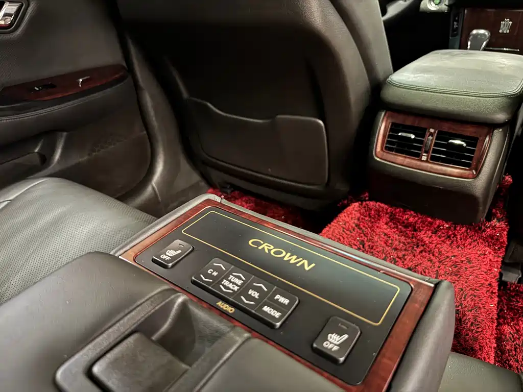 Toyota Crown — миниатюра 15