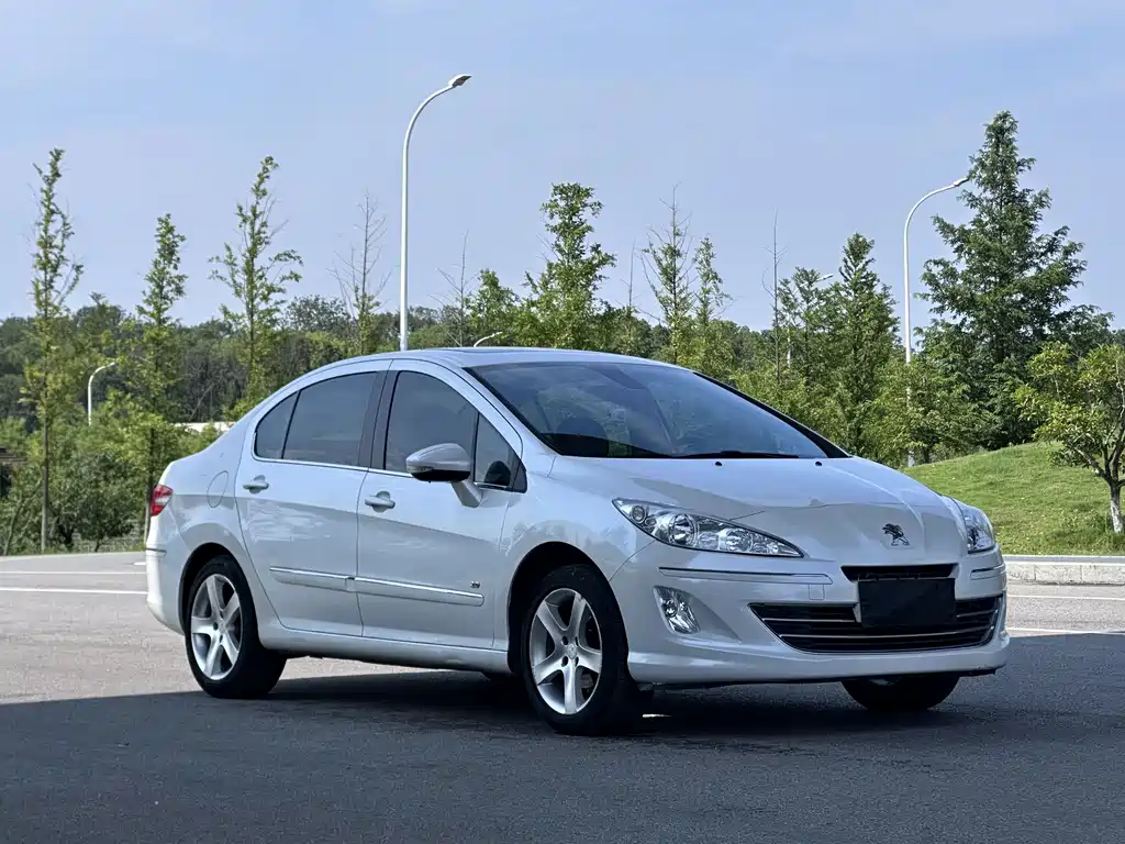 Peugeot 408 2013 2.0L AT Luxury