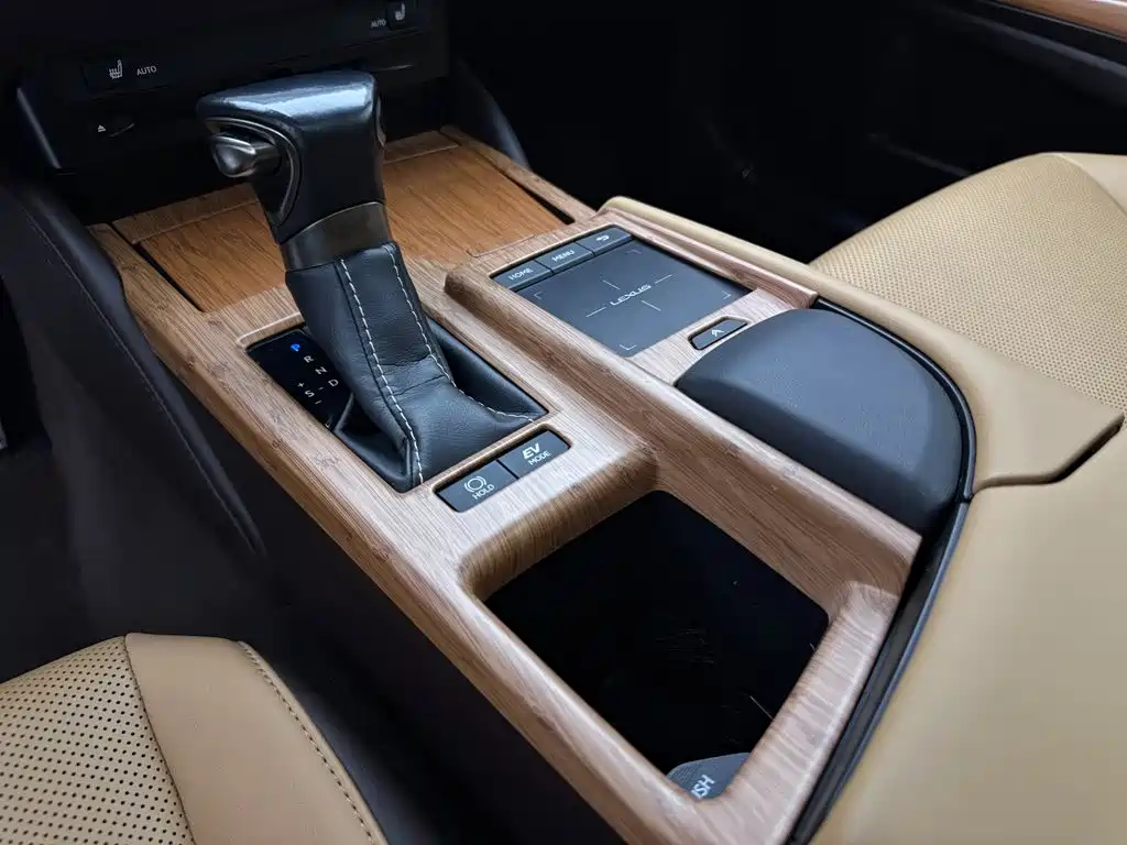 Lexus ES — миниатюра 12
