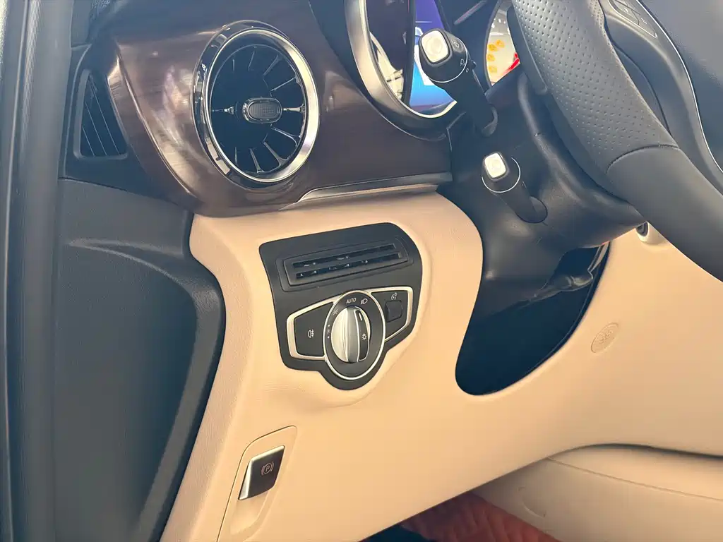 Mercedes-Benz V-Class — миниатюра 6