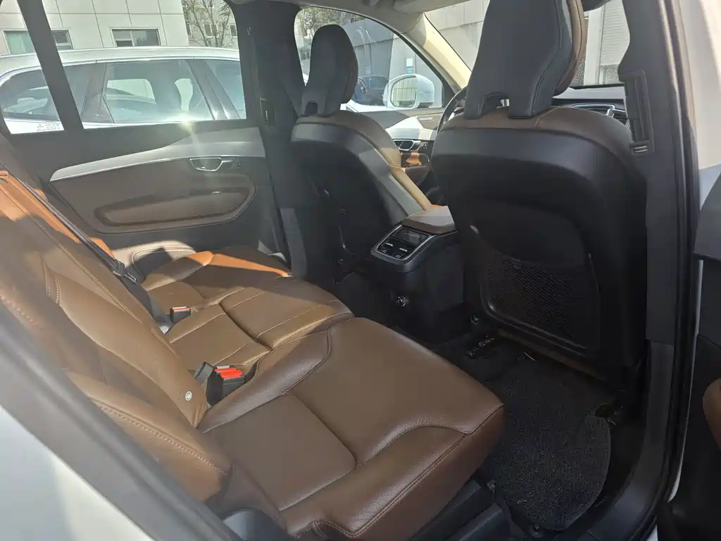 Volvo XC90 — миниатюра 10