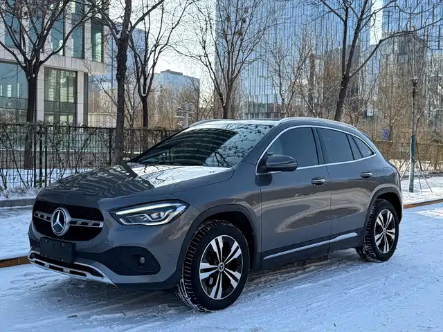 MERCEDES-BENZ GLA