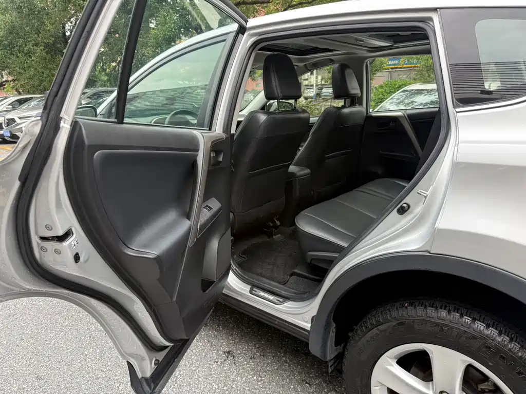 Toyota RAV4 — миниатюра 16