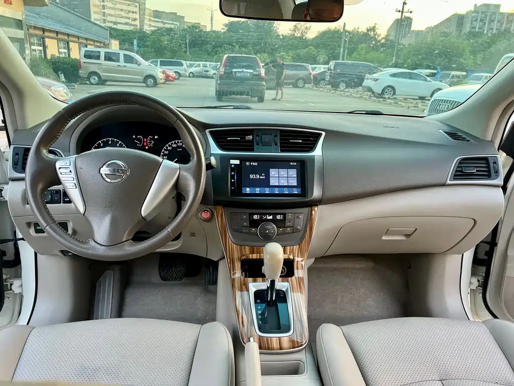 Nissan Sylphy 2014 1.6XV CVT Premium