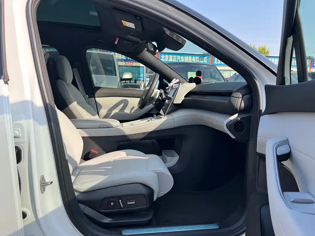 NIO ES6 — миниатюра 24