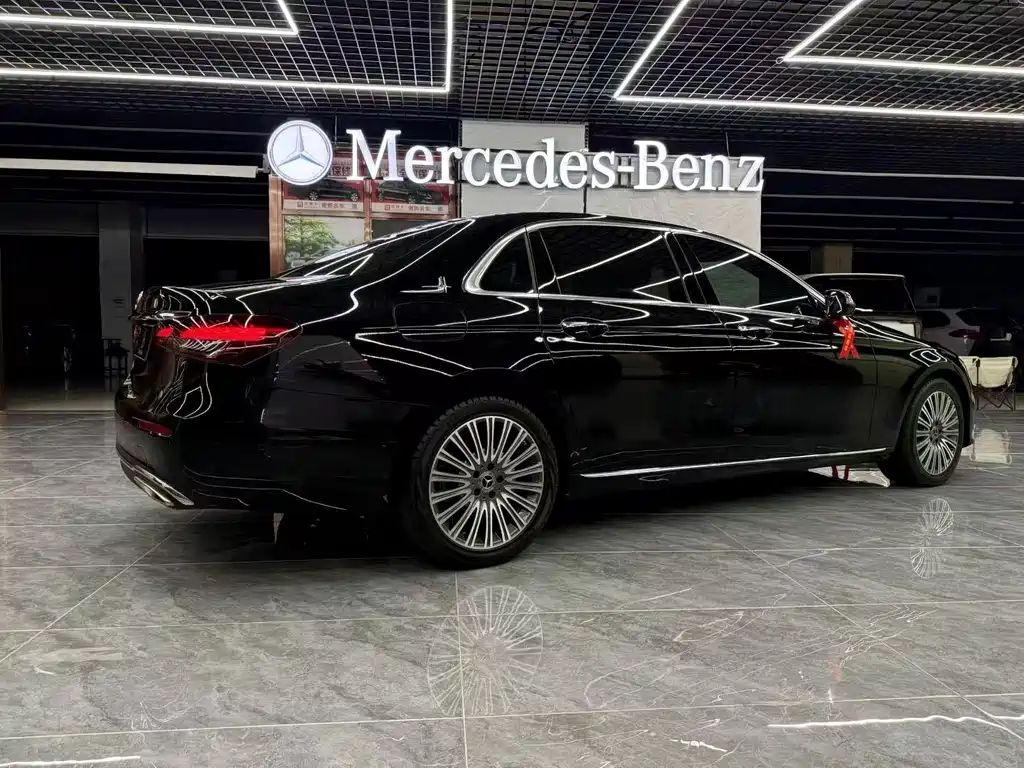 Mercedes-Benz E-Class — миниатюра 6