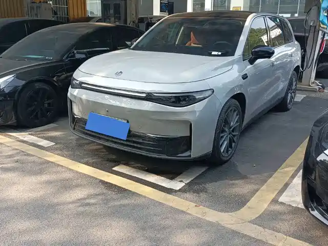 Leapmotor C10