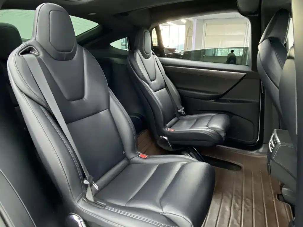 Tesla Model X — миниатюра 27