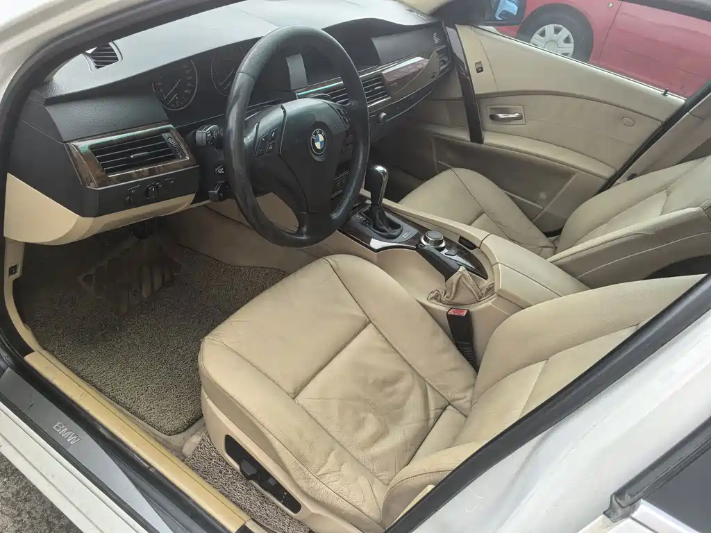 BMW 5 Series — миниатюра 8